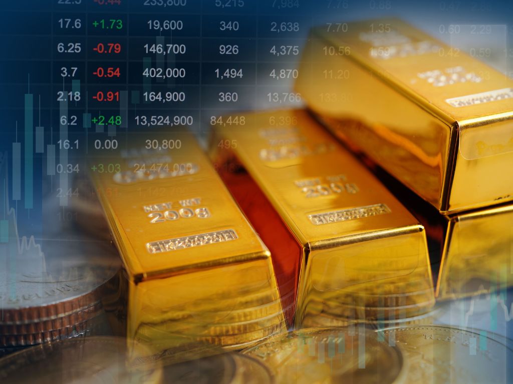 Gold Slips for Second Week as Oil Shock Delays Rate Cut Expectations